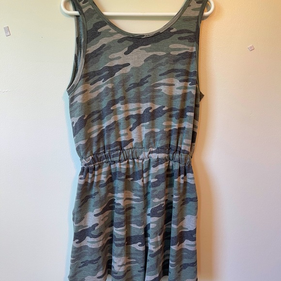 Pink Lily Camo Romper - Picture 3 of 4